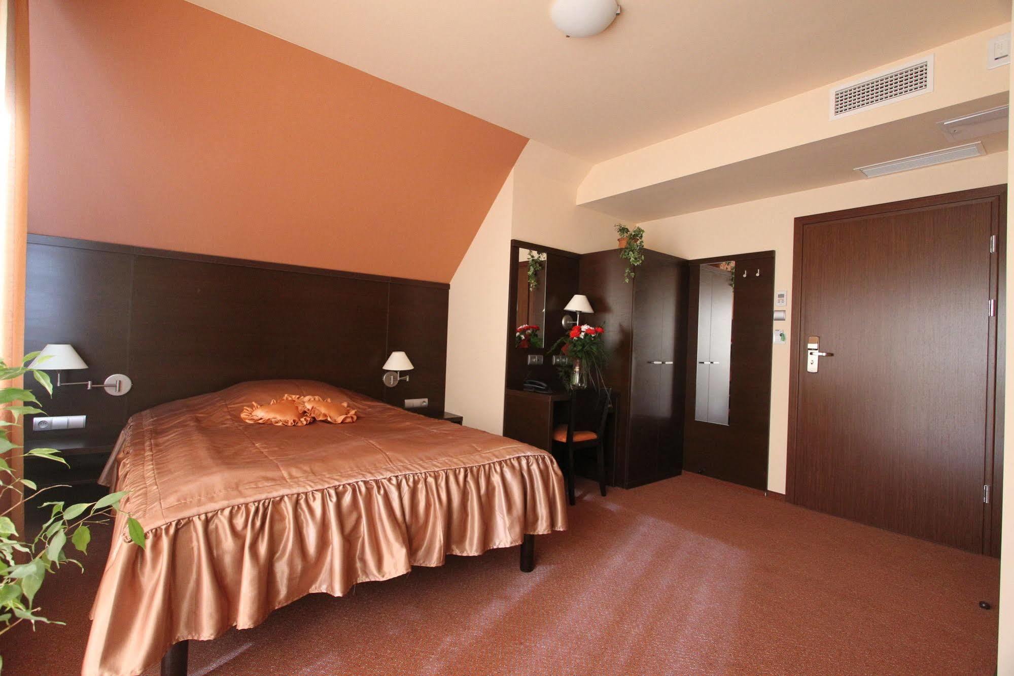 لوبلين Hotel Na Rogatce المظهر الخارجي الصورة